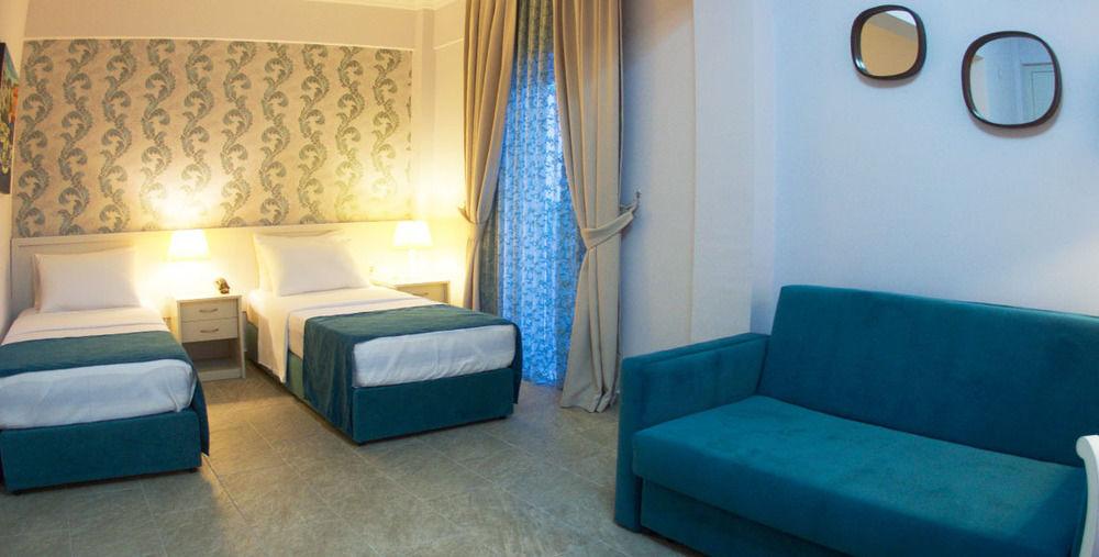 Blue Marin Hotel Битез Екстериор снимка