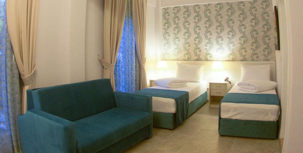 Blue Marin Hotel Битез Екстериор снимка