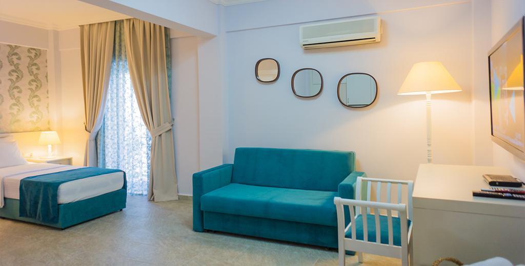 Blue Marin Hotel Битез Екстериор снимка