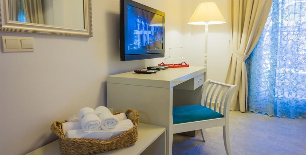 Blue Marin Hotel Битез Екстериор снимка