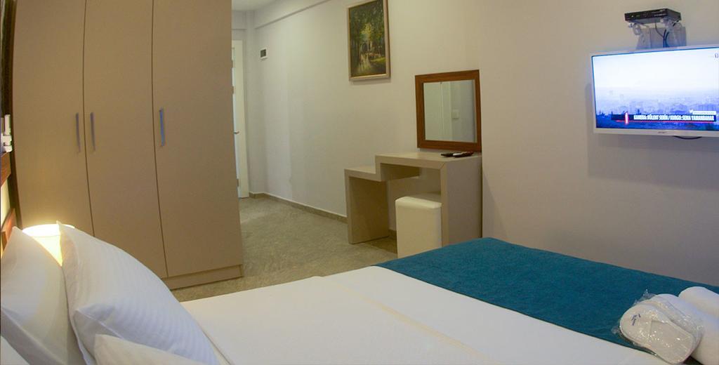 Blue Marin Hotel Битез Екстериор снимка