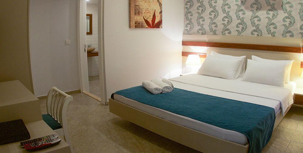 Blue Marin Hotel Битез Екстериор снимка
