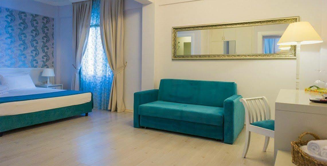Blue Marin Hotel Битез Екстериор снимка