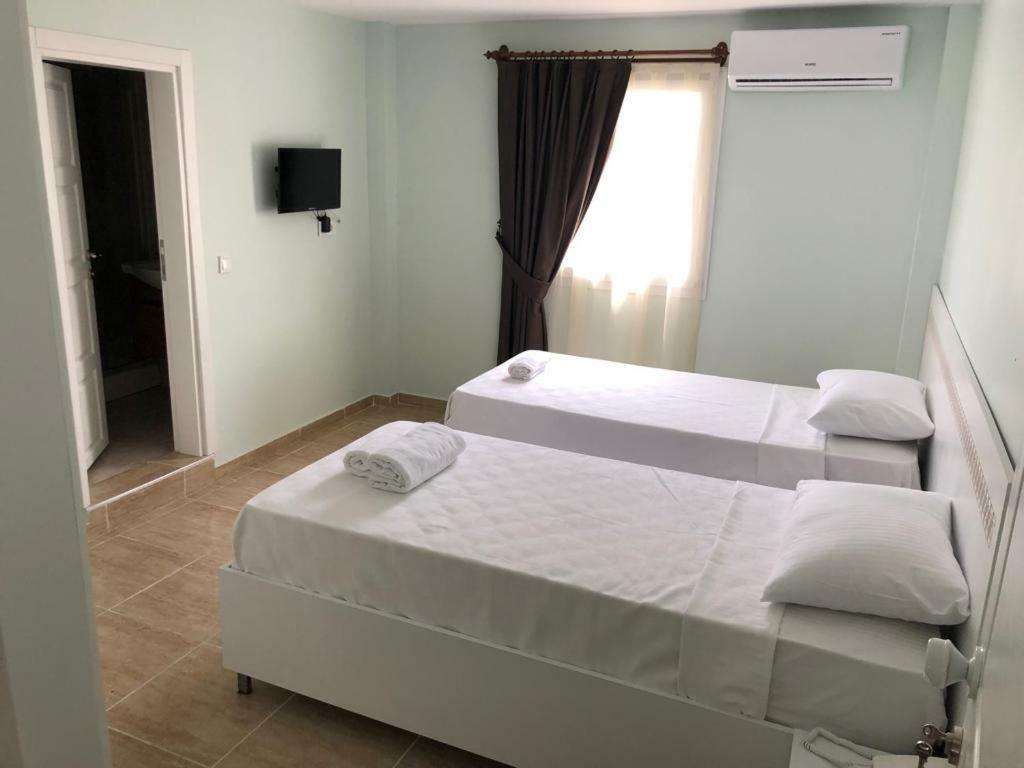 Blue Marin Hotel Битез Екстериор снимка