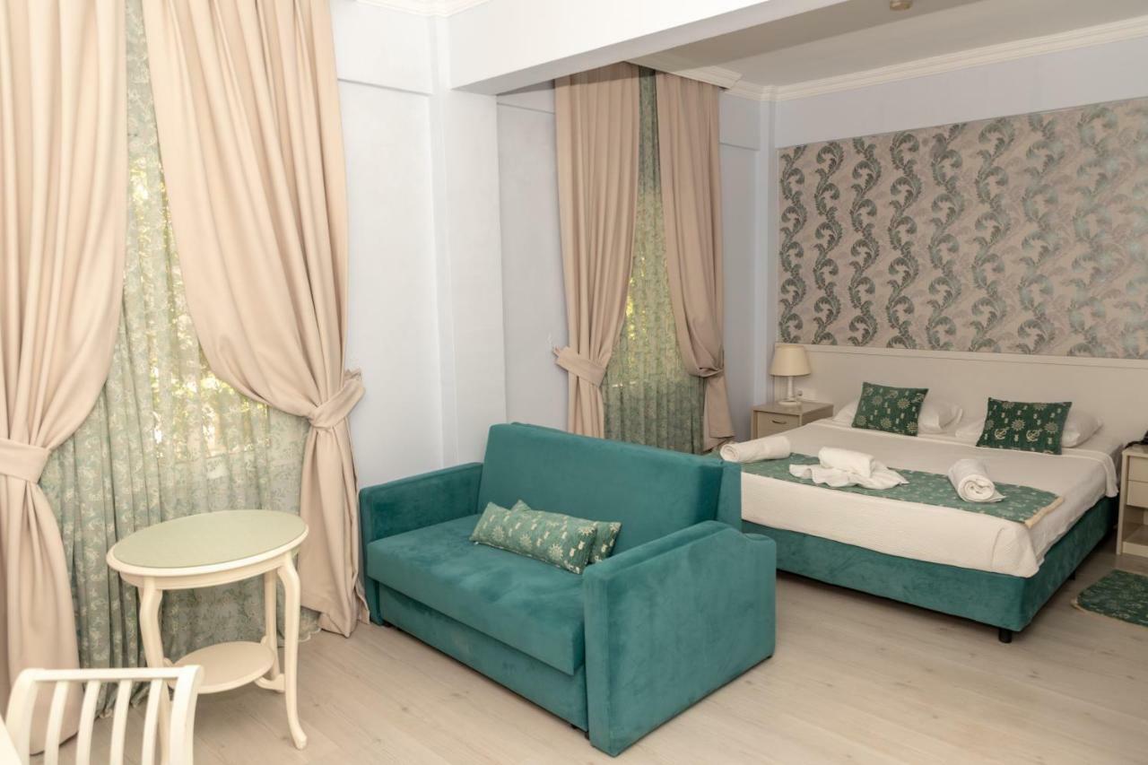 Blue Marin Hotel Битез Екстериор снимка